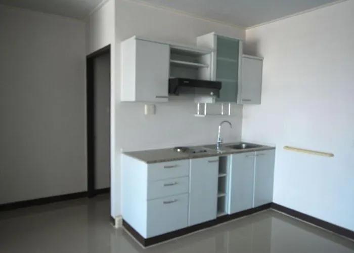 2 Bedroom 2 Bathroom Spacious Near Grand Palace *